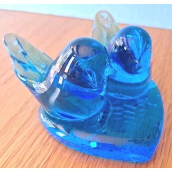 Vtg Signed Leo Ward Bluebirds of Happiness on Heart Glass Figurine Paperweight - Picture 7 of 9
